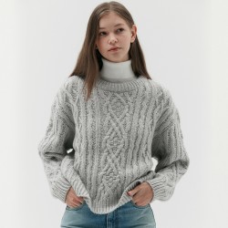 Fisherman cable round knit top light gray