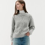 Fisherman cable round knit top light gray