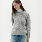 Fisherman cable round knit top light gray