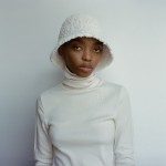 LOGO EMBROIDERED TURTLE NECK TOP IVORY