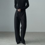 DIAGONAL LINE CURVED SLACKS BLACK